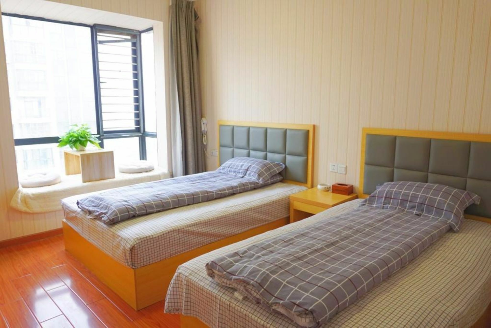 Huanlesong Youth Hostel Wuhan Exterior photo